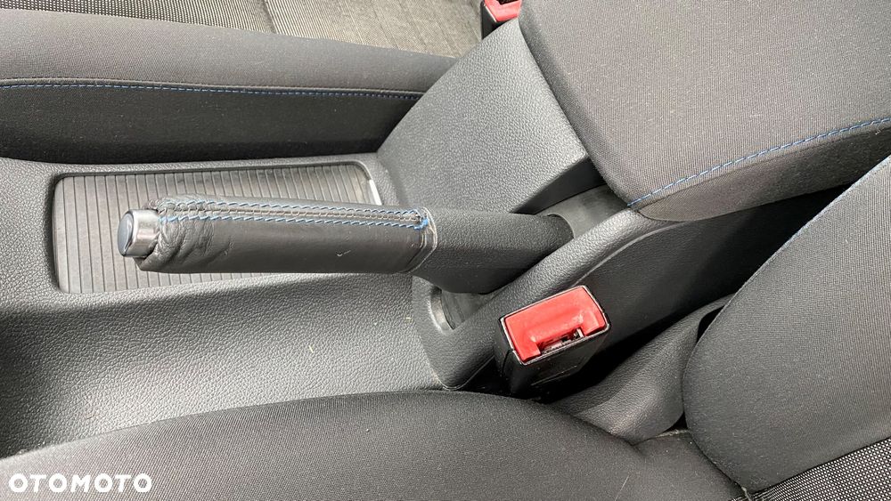 Volkswagen Golf 2.0 TDI Highline - 28