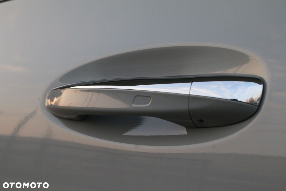 Mercedes-Benz GLA - 12