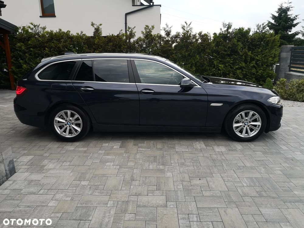 BMW Seria 5 525d xDrive - 4