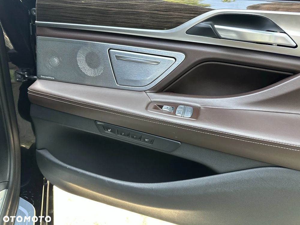 BMW Seria 7 740Le xDrive iPerformance - 21
