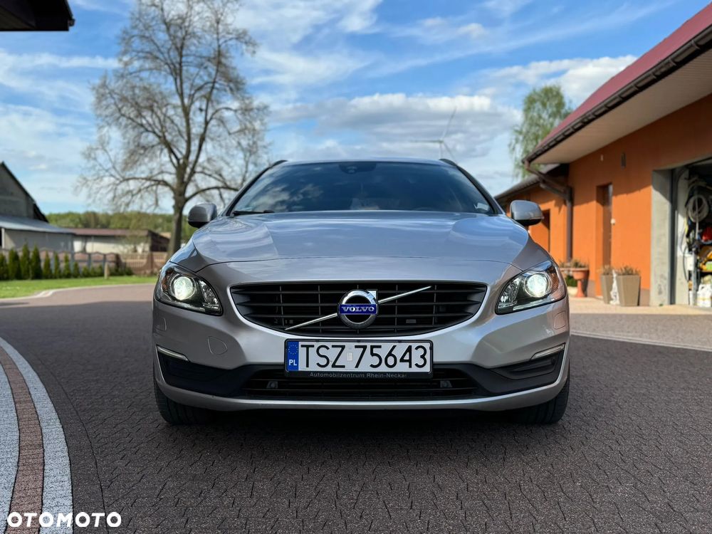 Volvo V60 D4 Momentum - 15