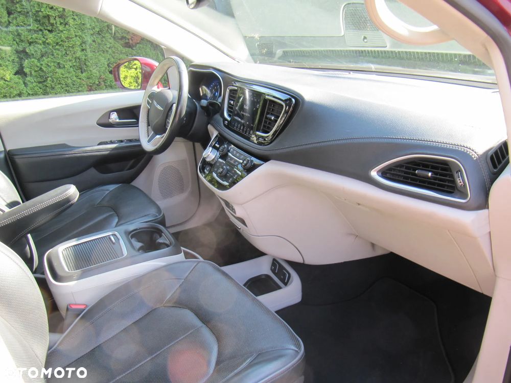 Chrysler Pacifica - 15