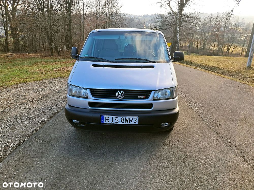 Volkswagen Caravelle - 1