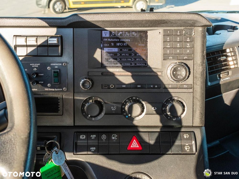 Mercedes-Benz AROCS 1830 4x4 chłodnia kamper - 18