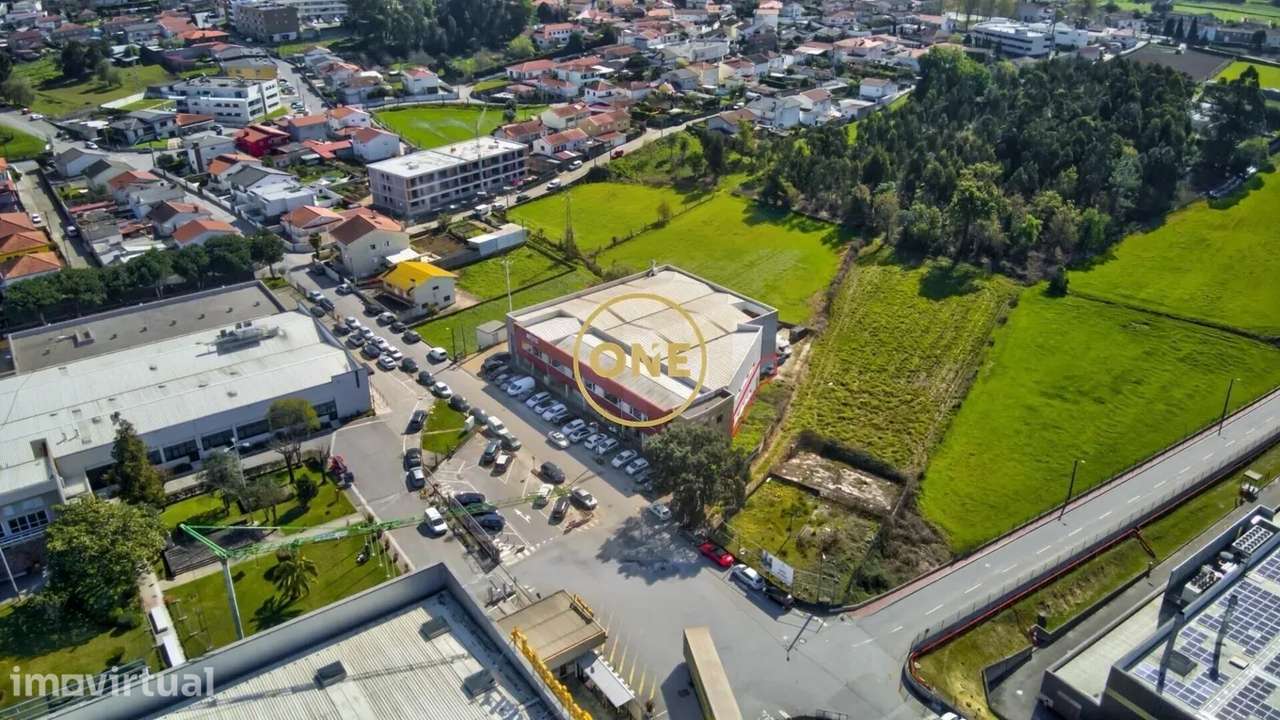 Armazéns com licença industrial e restauração com 1100m2 - Grande imagem: 4/25