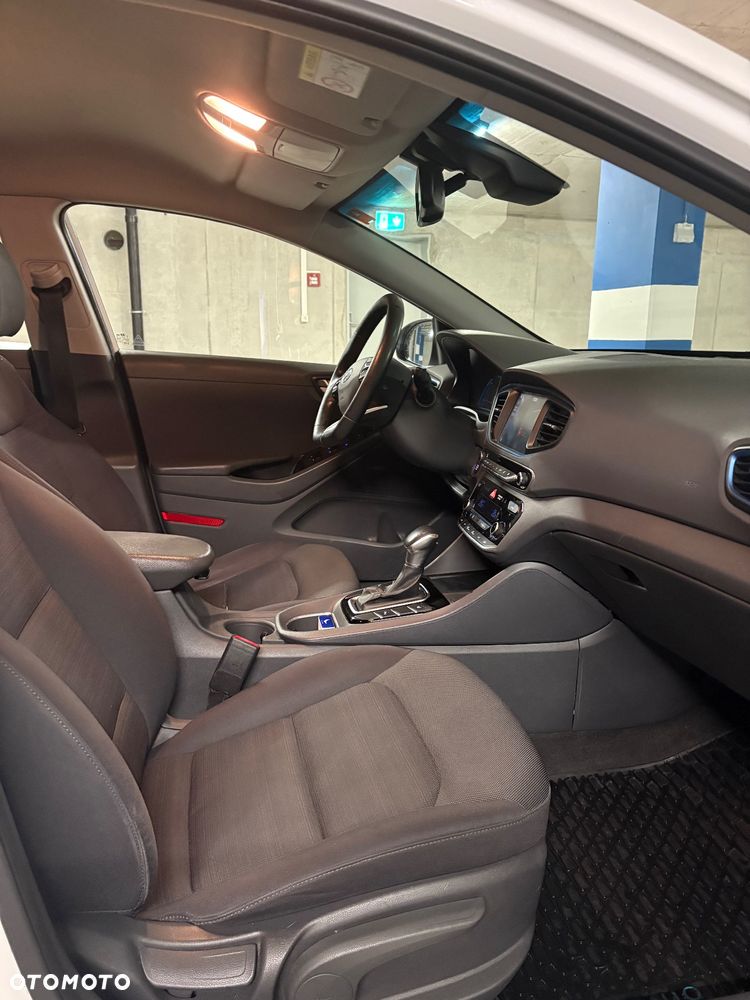 Hyundai IONIQ - 14