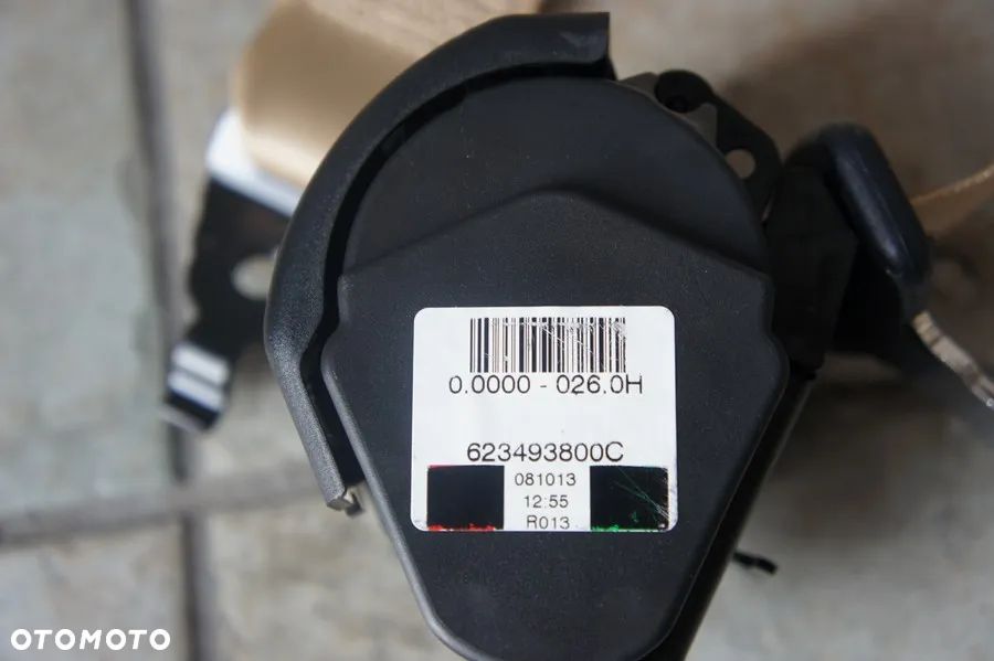 NR 170 Pas tylny środkowy do Audi A6 4G 623493800C - 5