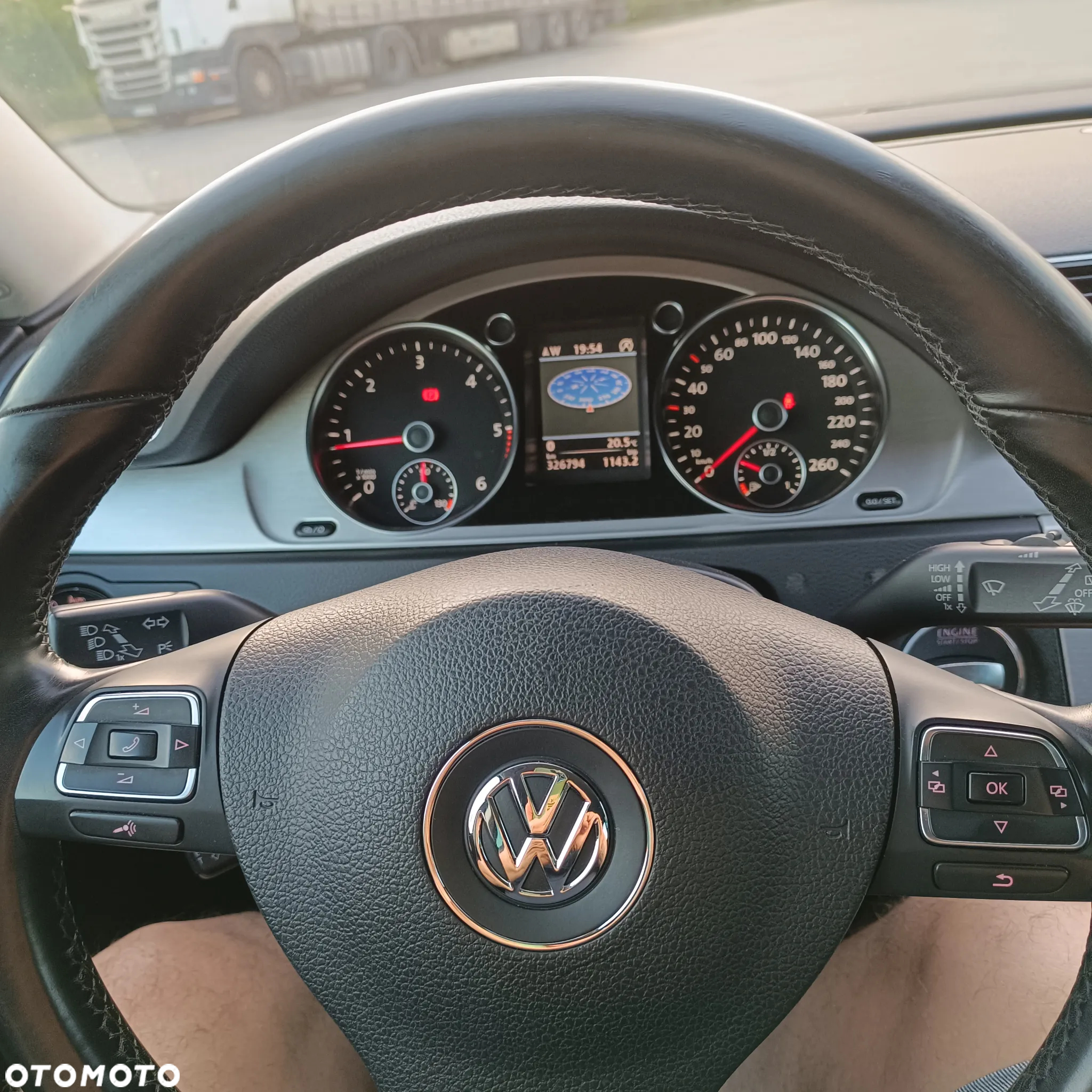 Volkswagen Passat 2.0 TDI Highline - 24
