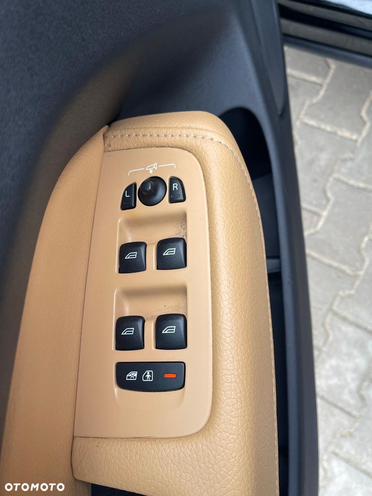 Volvo XC 60 B5 D AWD Geartronic Momentum Pro - 22