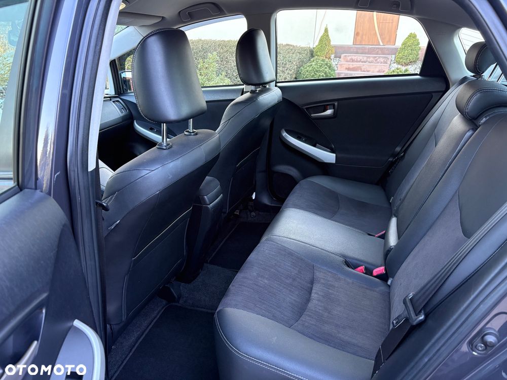 Toyota Prius (Hybrid) - 13