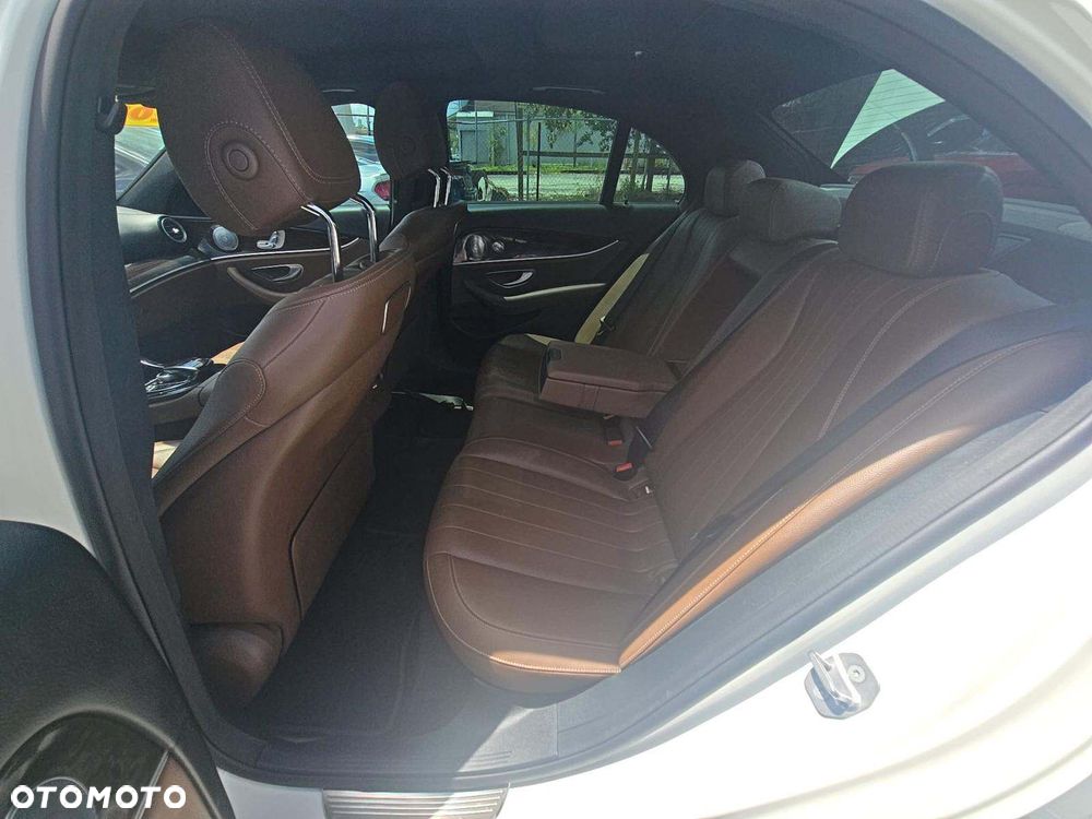 Mercedes-Benz Klasa E 300 9G-TRONIC AMG Line - 8