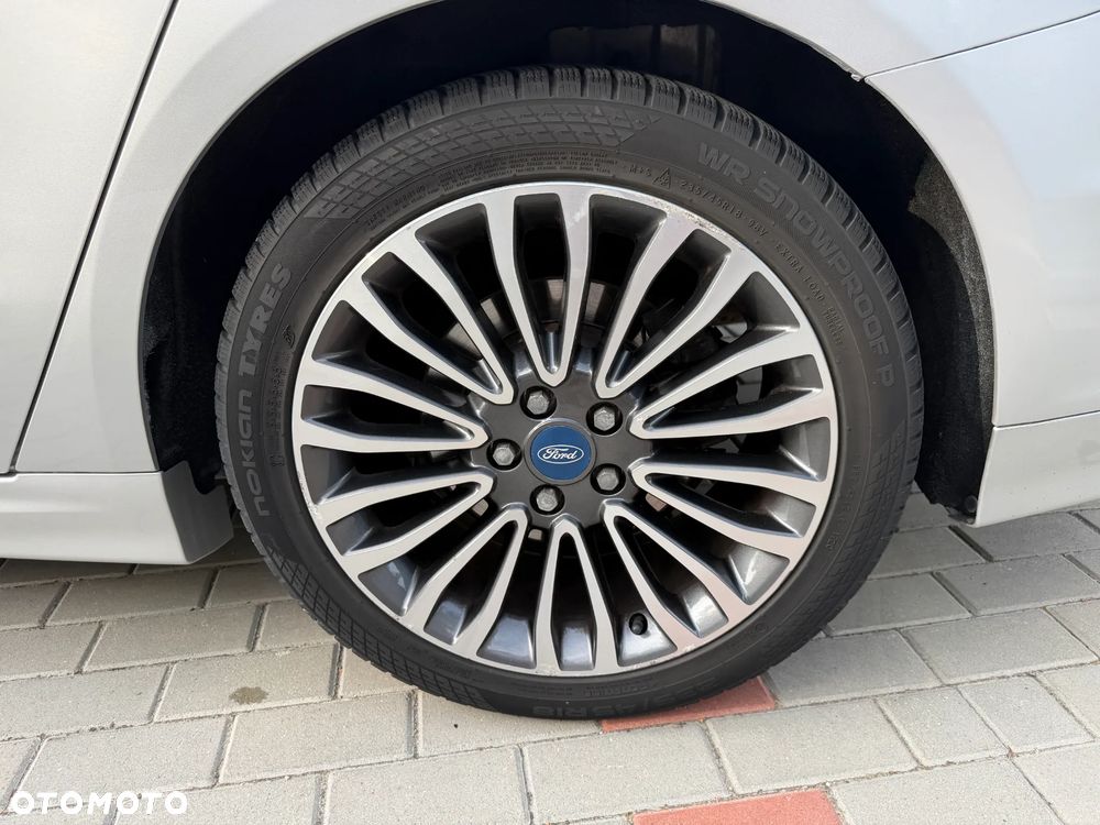 Ford Fusion - 25