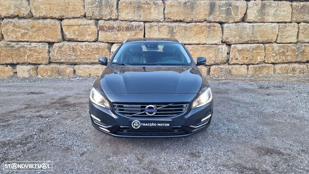 Volvo V60 D6 Plug-In-Hybrid AWD Geartronic Summum - 2