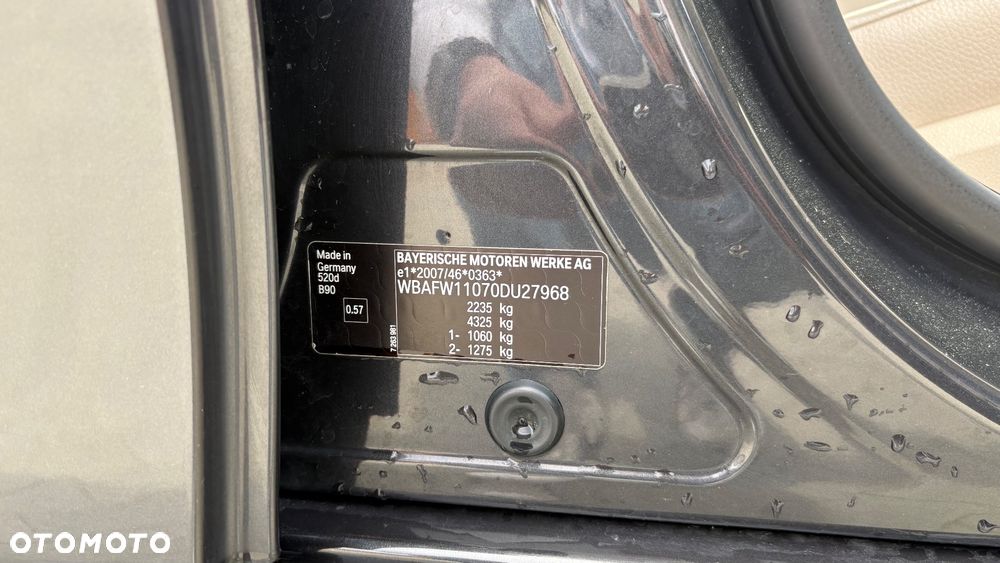 BMW Seria 5 520d - 38