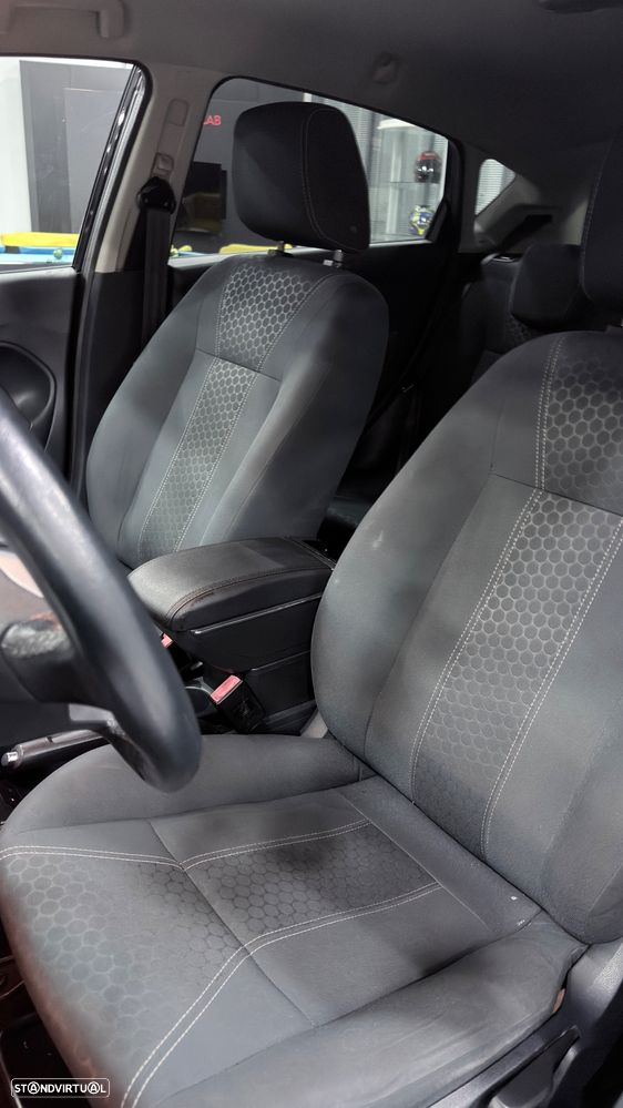Ford Fiesta - 12