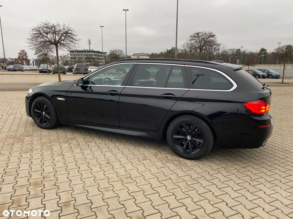 BMW Seria 5 525d xDrive - 13