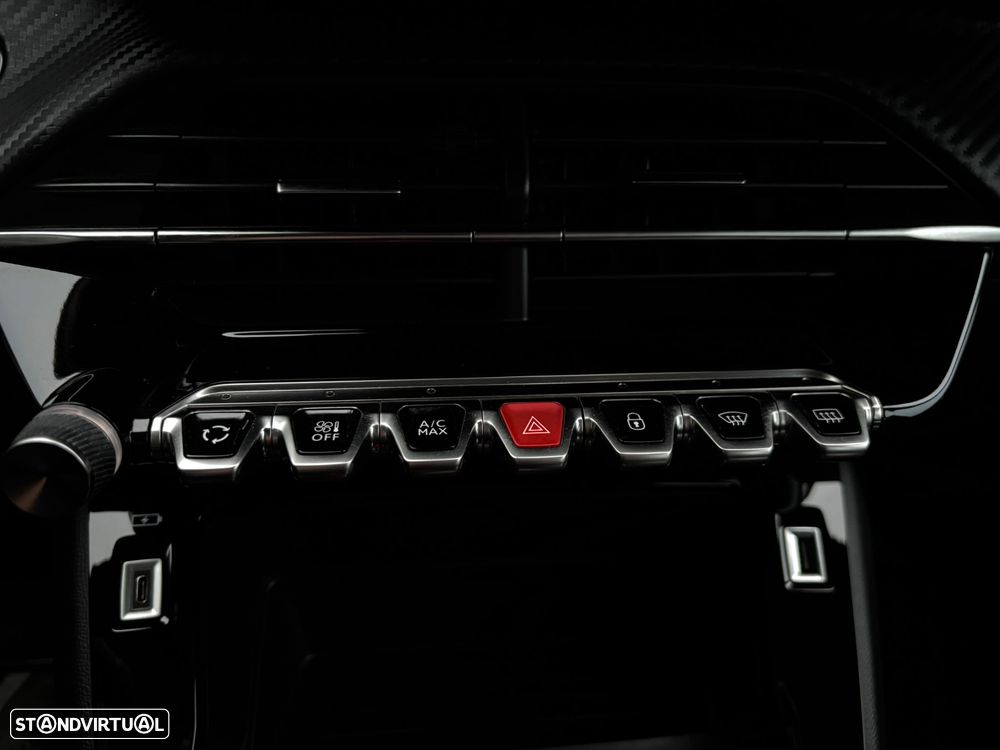 Peugeot e-208 Active - 12