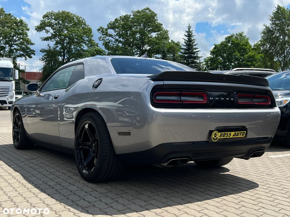 Dodge Challenger - 7