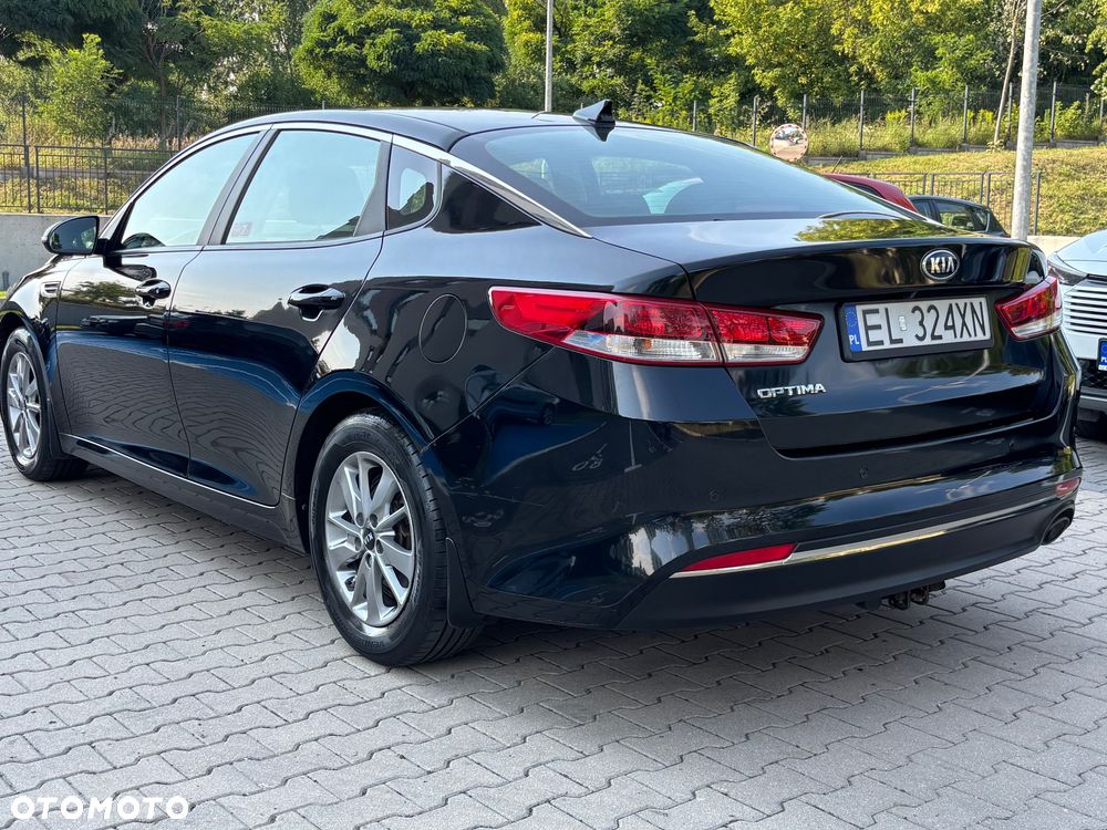 Kia Optima 2.0 L - 9