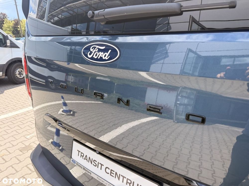 Ford Tourneo Custom - 36