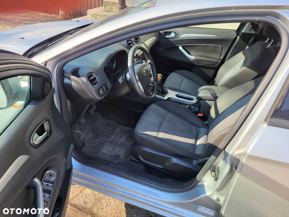 Ford Mondeo 2.0 Ambiente - 14