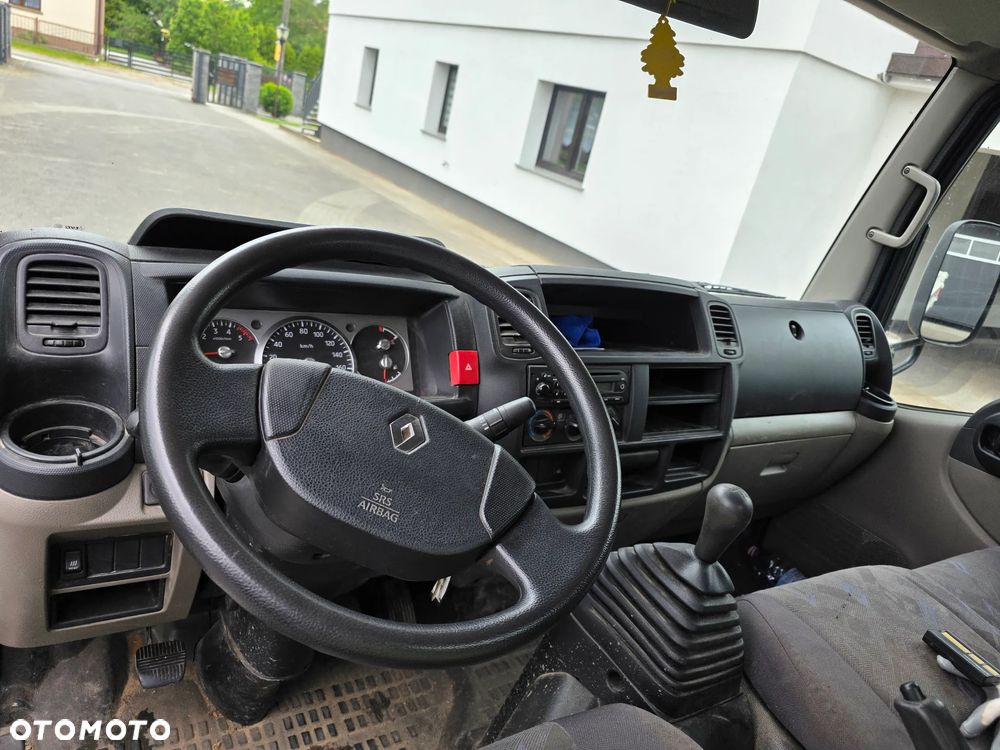 Renault Maxity - 4