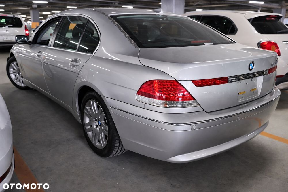 BMW Seria 7 745Li - 4