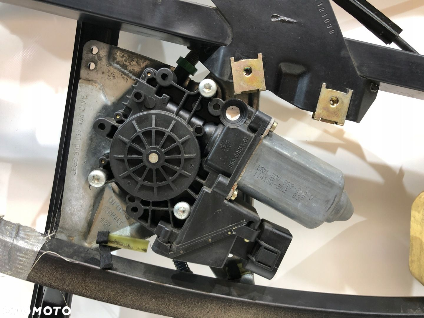 AUDI A4 B5 RAMKA SZKIELET DRZWI SZYBA PODNOŚNIK PP - 6
