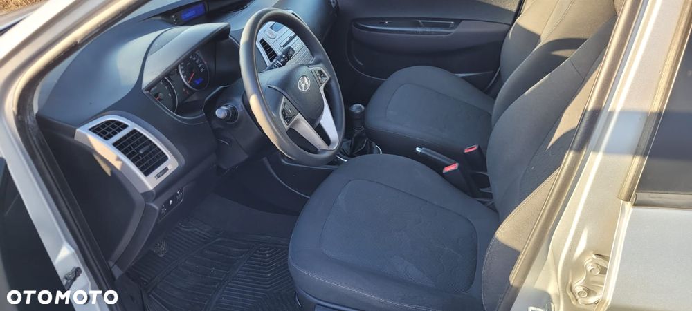 Hyundai i20 1.2 UEFA EURO 2012 Edition - 9