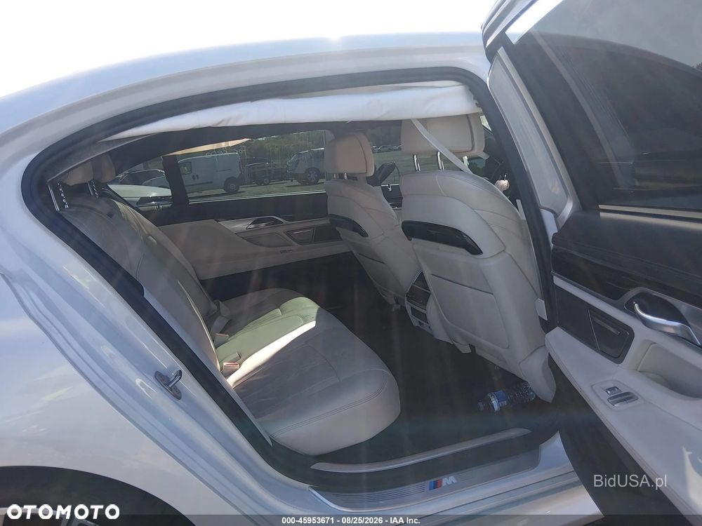 BMW Seria 7 750i xDrive sport - 12