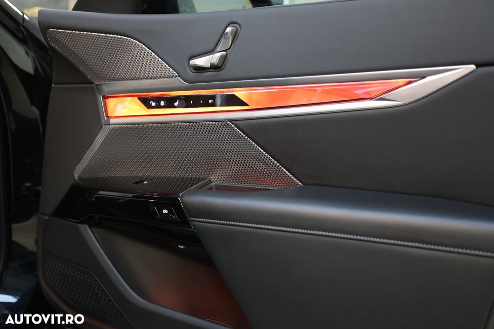 BMW Seria 7 740d xDrive MHEV - 24