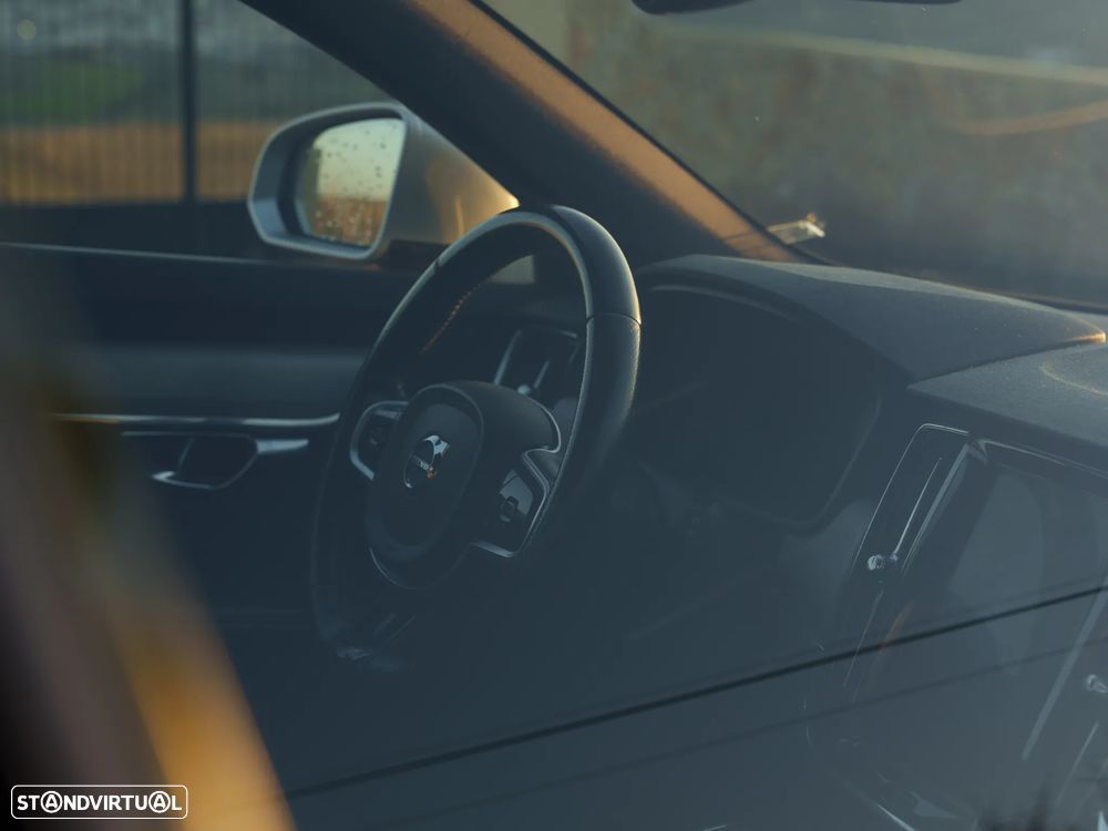 Volvo V90 2.0 D4 Momentum Geartronic - 4