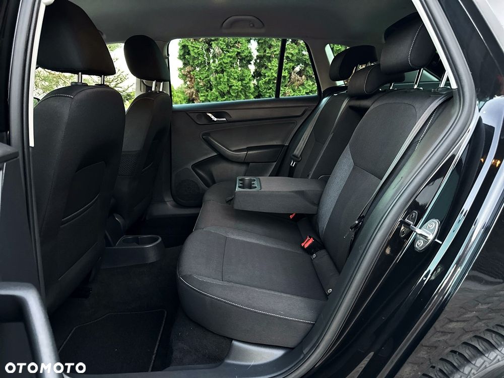 Skoda RAPID 1.6 TDI DSG Drive - 8