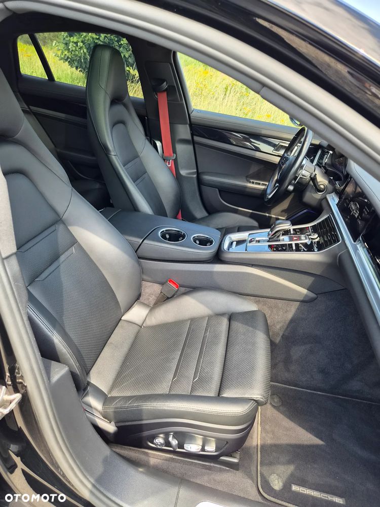 Porsche Panamera 4 - 19