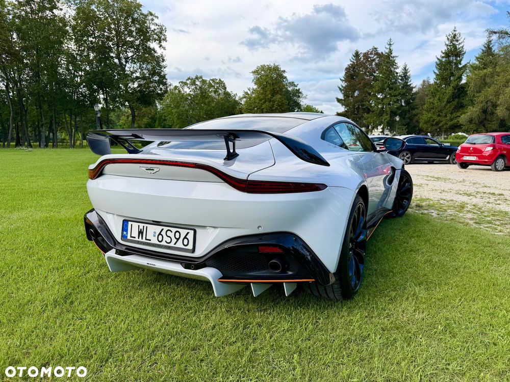 Aston Martin Vantage - 8