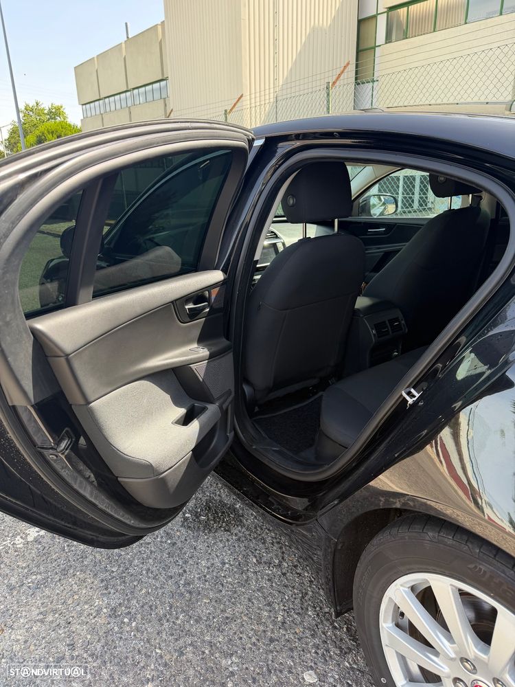 Jaguar XE 20d Aut. Portfolio - 5