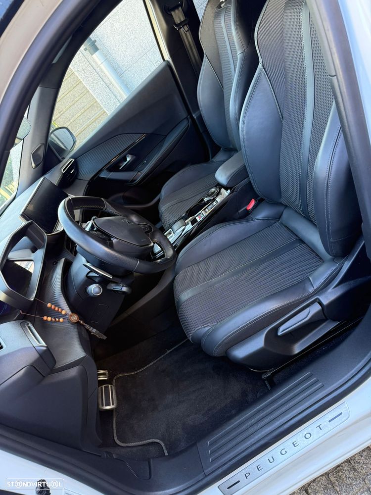 Peugeot 2008 1.2 PureTech GT Pack EAT8 - 11