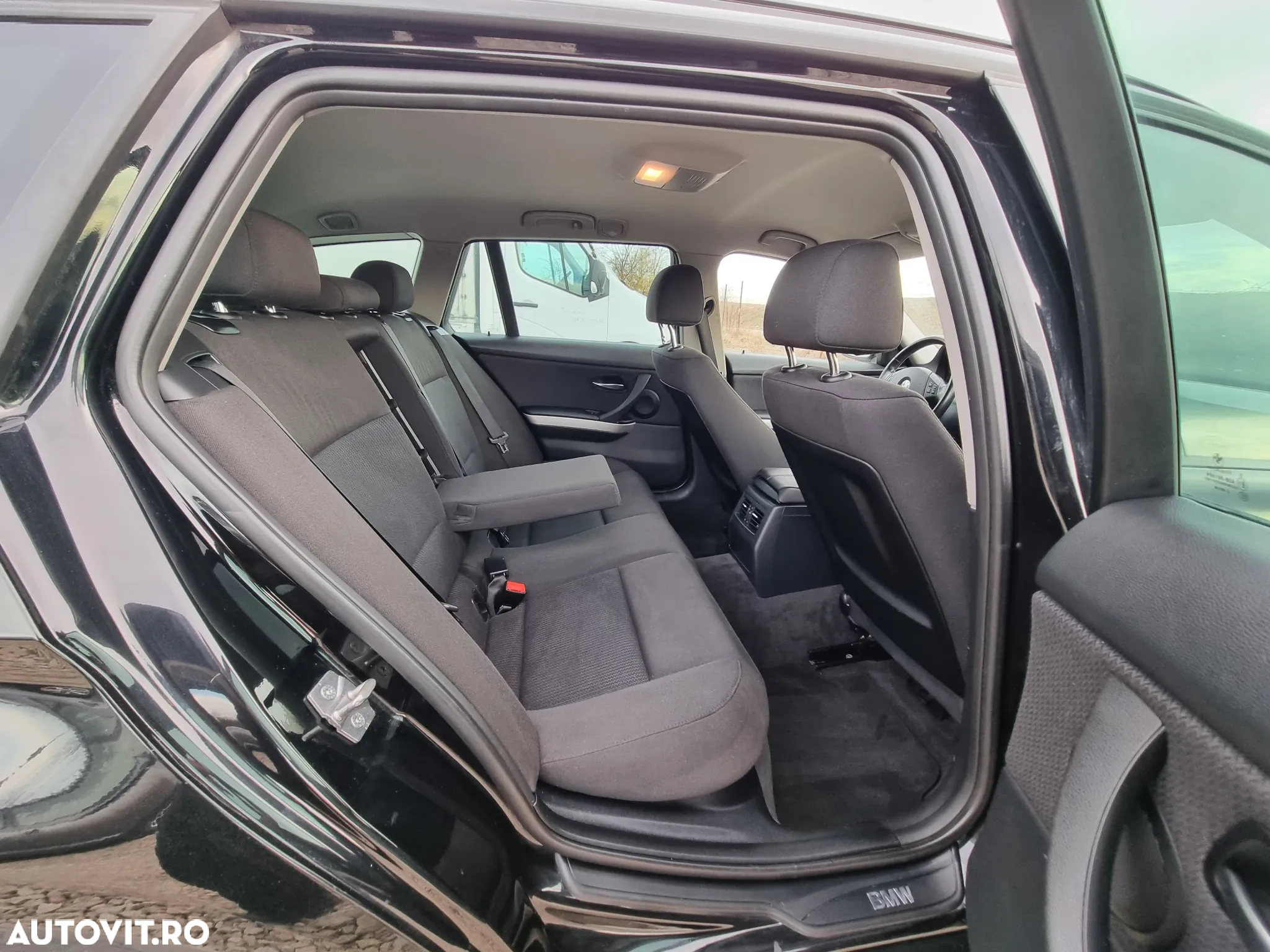 BMW Seria 3 320d DPF Touring - 14