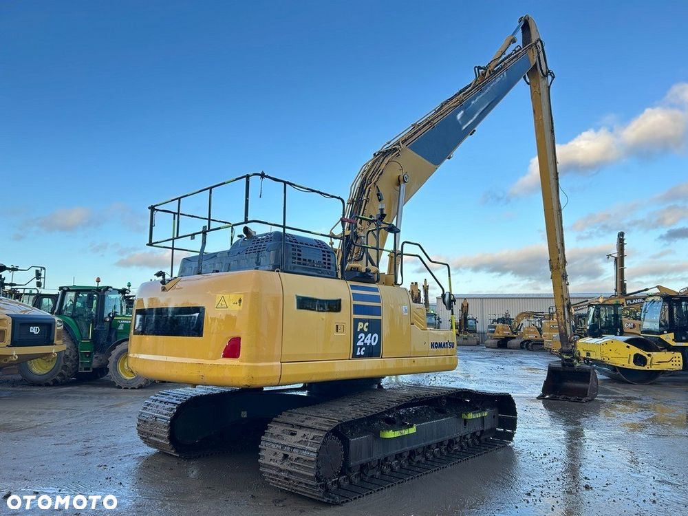 Komatsu PC240 - 2