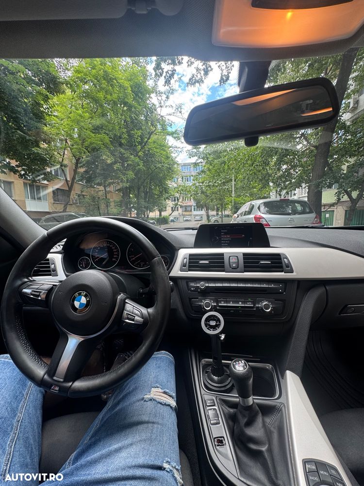 BMW Seria 3 320d EfficientDynamics Edition - 12