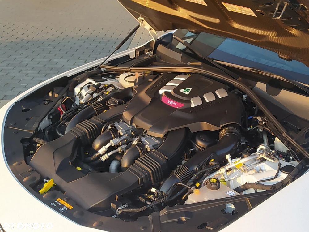 Alfa Romeo Giulia 2.9 V6 Bi-Turbo AT8 Quadrifoglio - 9