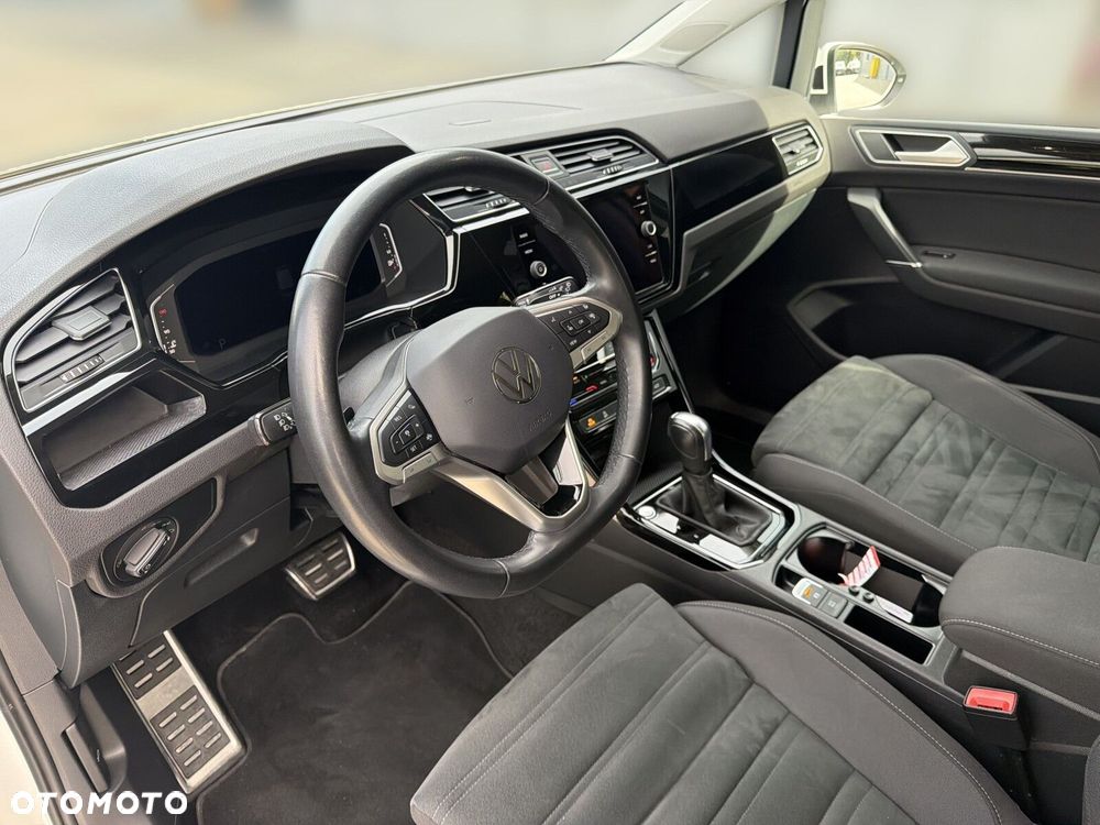 Volkswagen Touran - 10
