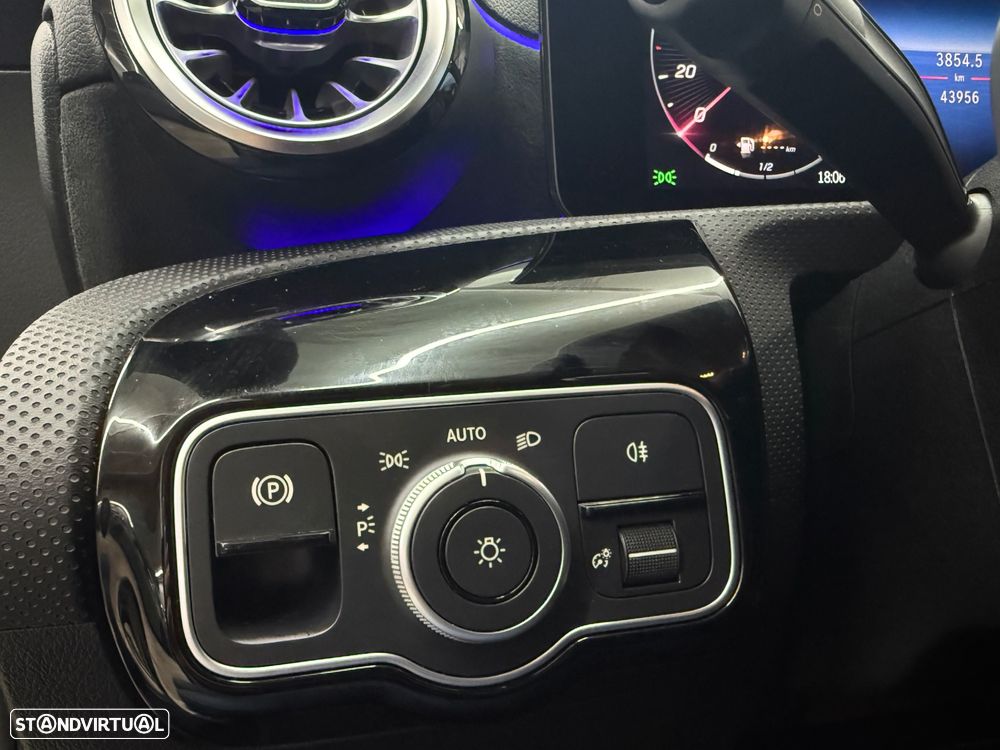 Mercedes-Benz A 250 Limousine e 8G-DCT AMG Line - 38