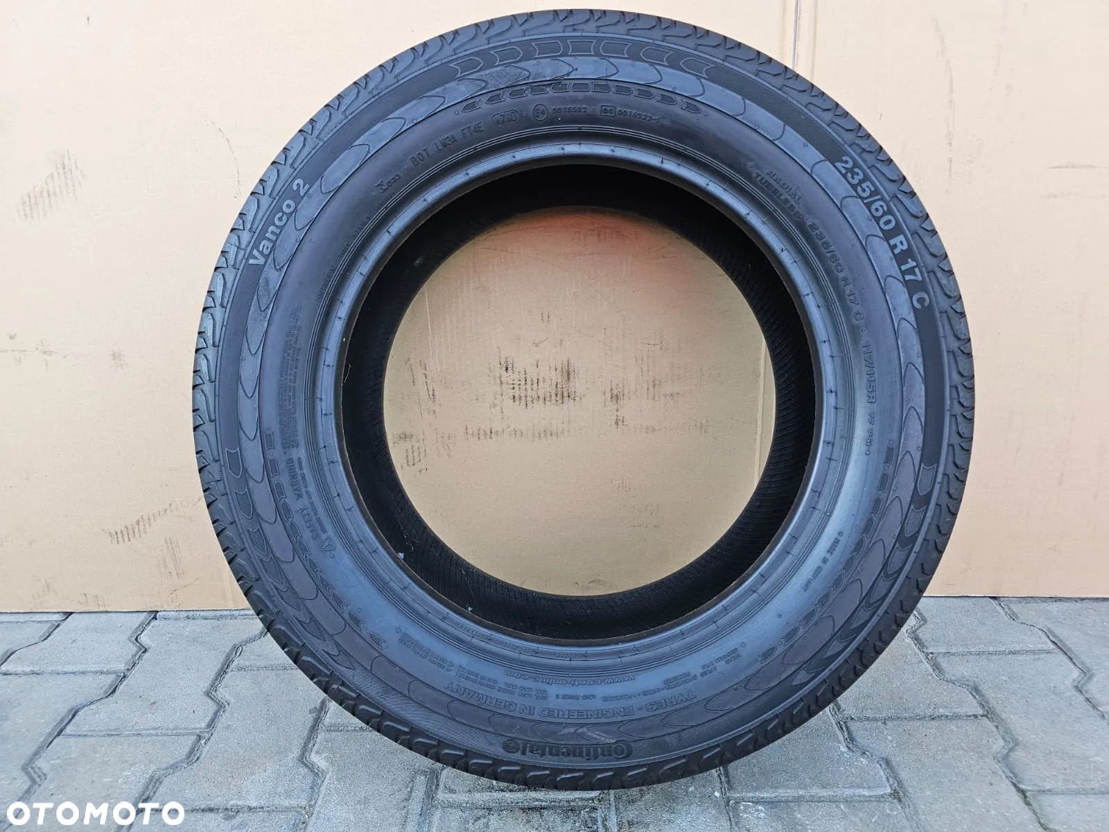 (O84) 235/60R17C 117/115R 8,2mm 10r BUS / Continental Vanco 2 - 4