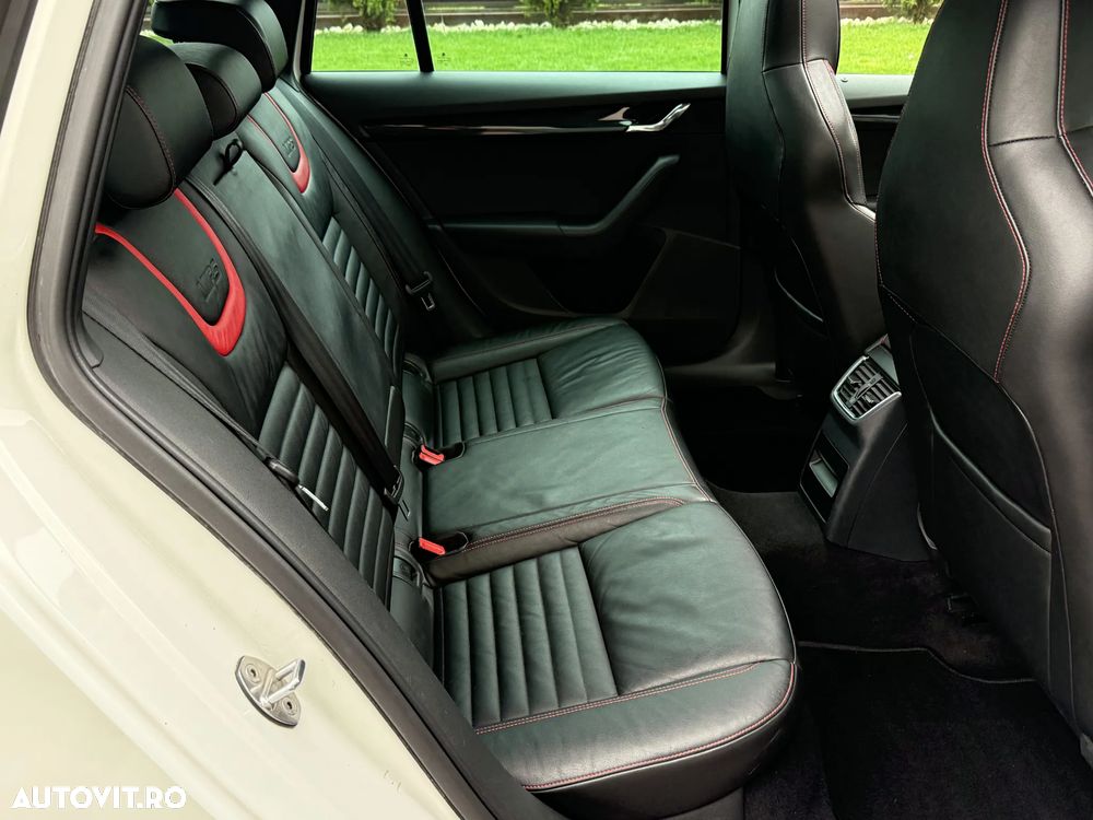 Skoda Octavia 2.0 TDI DSG RS - 10