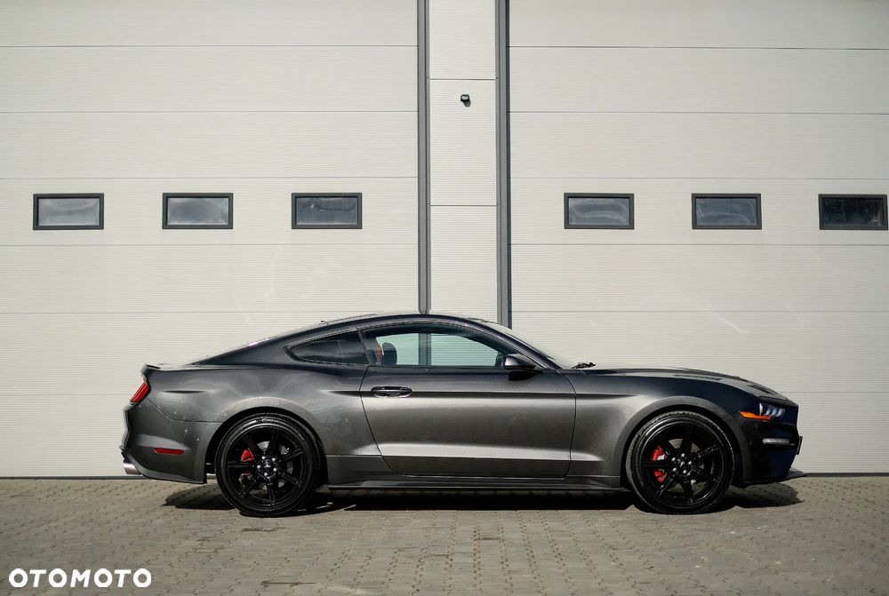 Ford Mustang Fastback 2.3 Eco Boost - 8