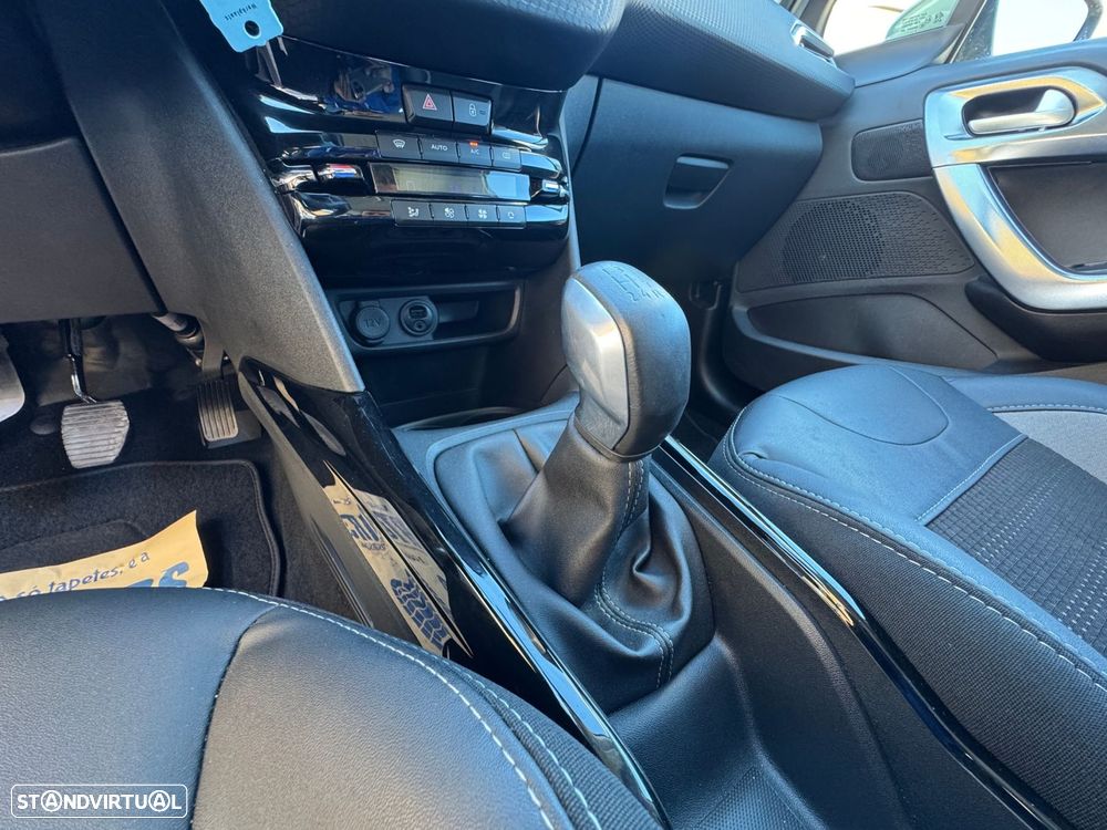 Peugeot 2008 1.2 PureTech Allure - 20