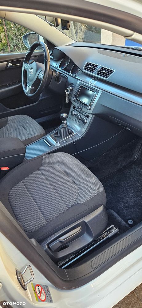 Volkswagen Passat 1.6 TDI BlueMotion Technology Comfortline - 19