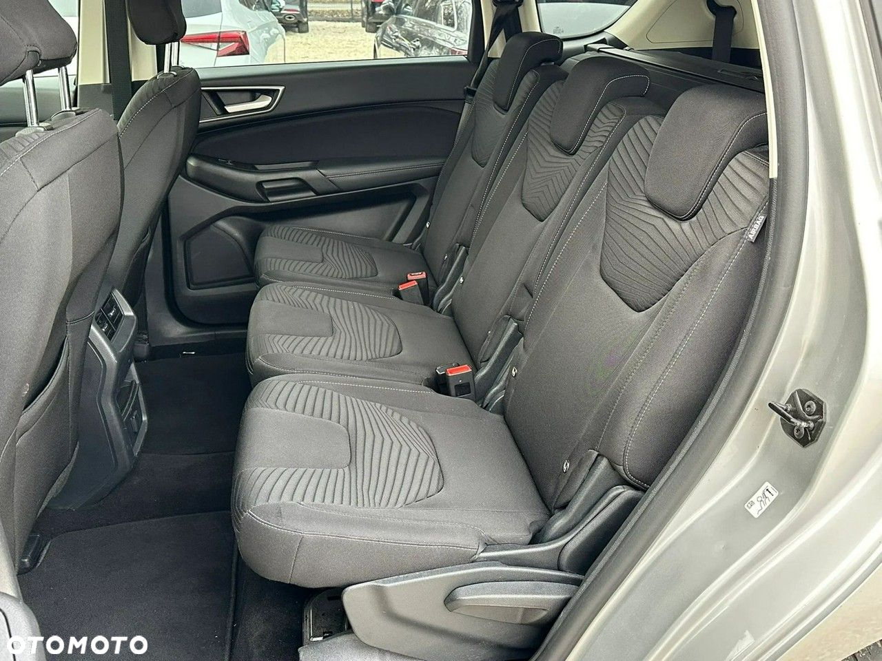 Ford S-Max - 12