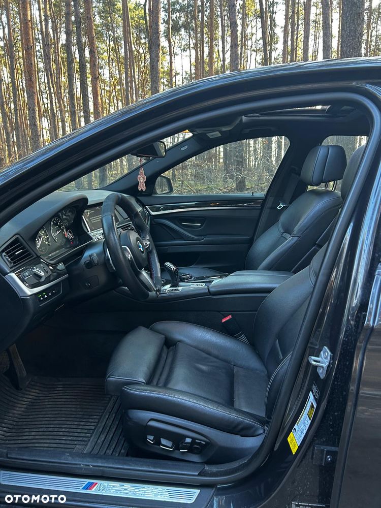 BMW Seria 5 550i - 12